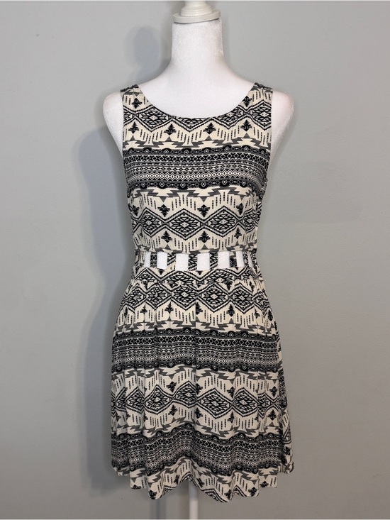 Divided Dresses & Skirts - H&M cutout dress - size 8